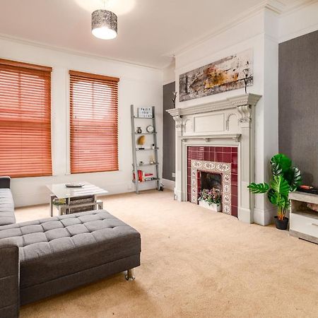 Spacious Contractor House For Large Groups - Private Parking Northampton Esterno foto