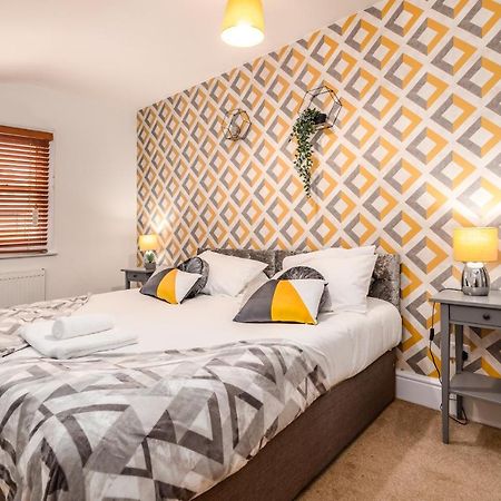 Spacious Contractor House For Large Groups - Private Parking Northampton Esterno foto