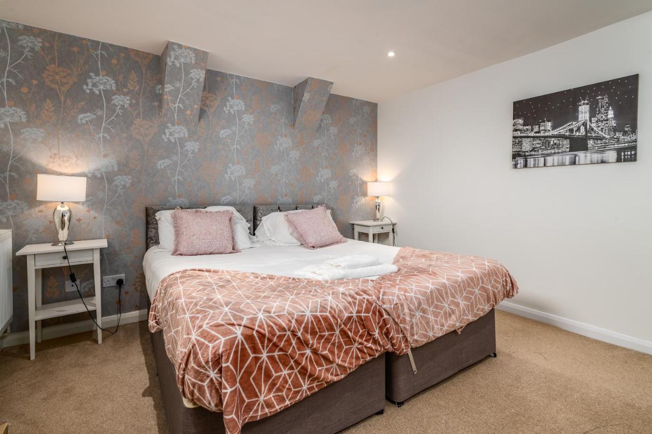 Spacious Contractor House For Large Groups - Private Parking Northampton Esterno foto