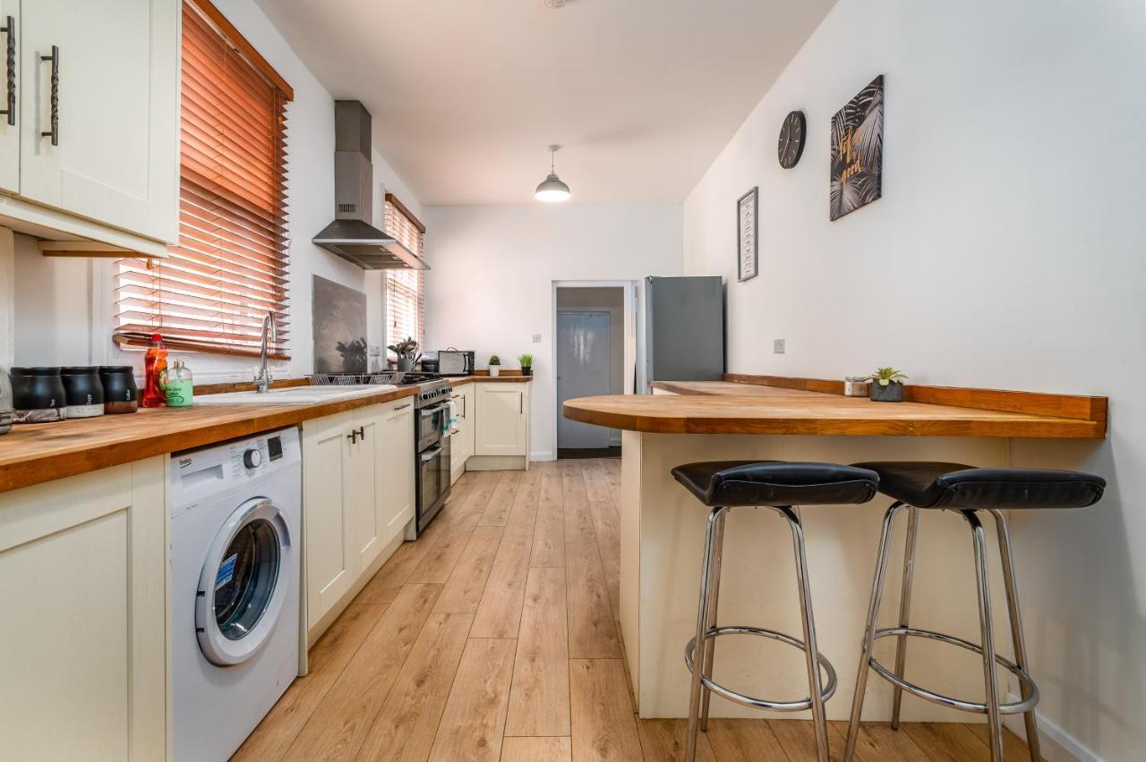 Spacious Contractor House For Large Groups - Private Parking Northampton Esterno foto