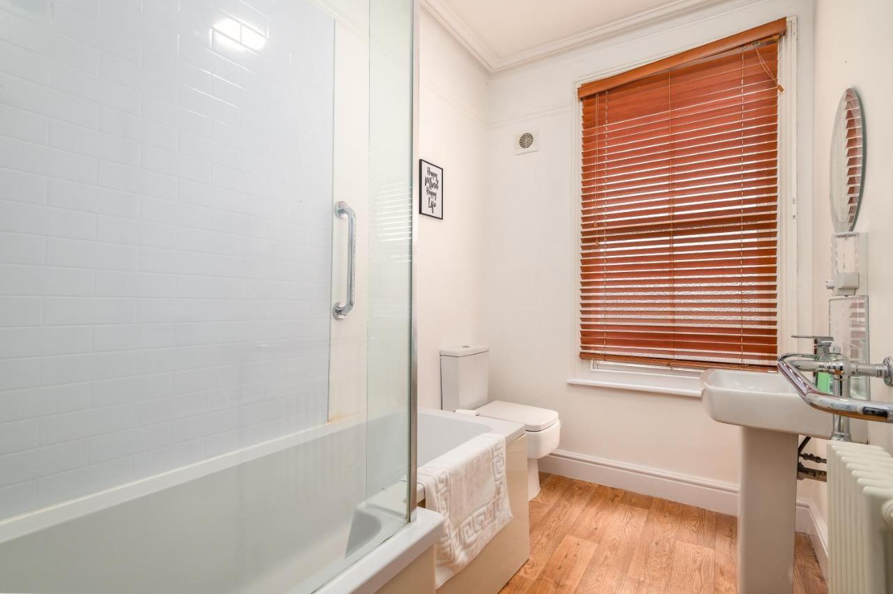 Spacious Contractor House For Large Groups - Private Parking Northampton Esterno foto