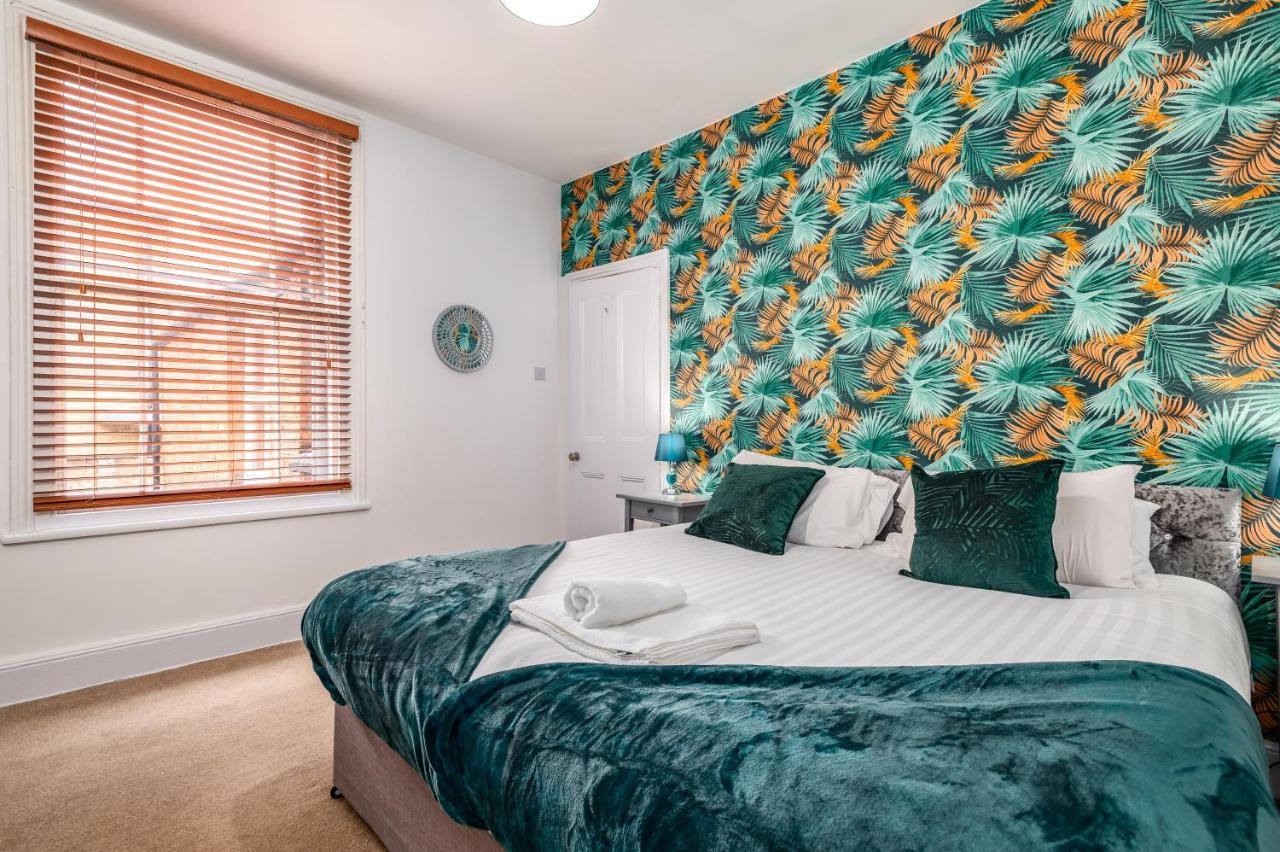 Spacious Contractor House For Large Groups - Private Parking Northampton Esterno foto