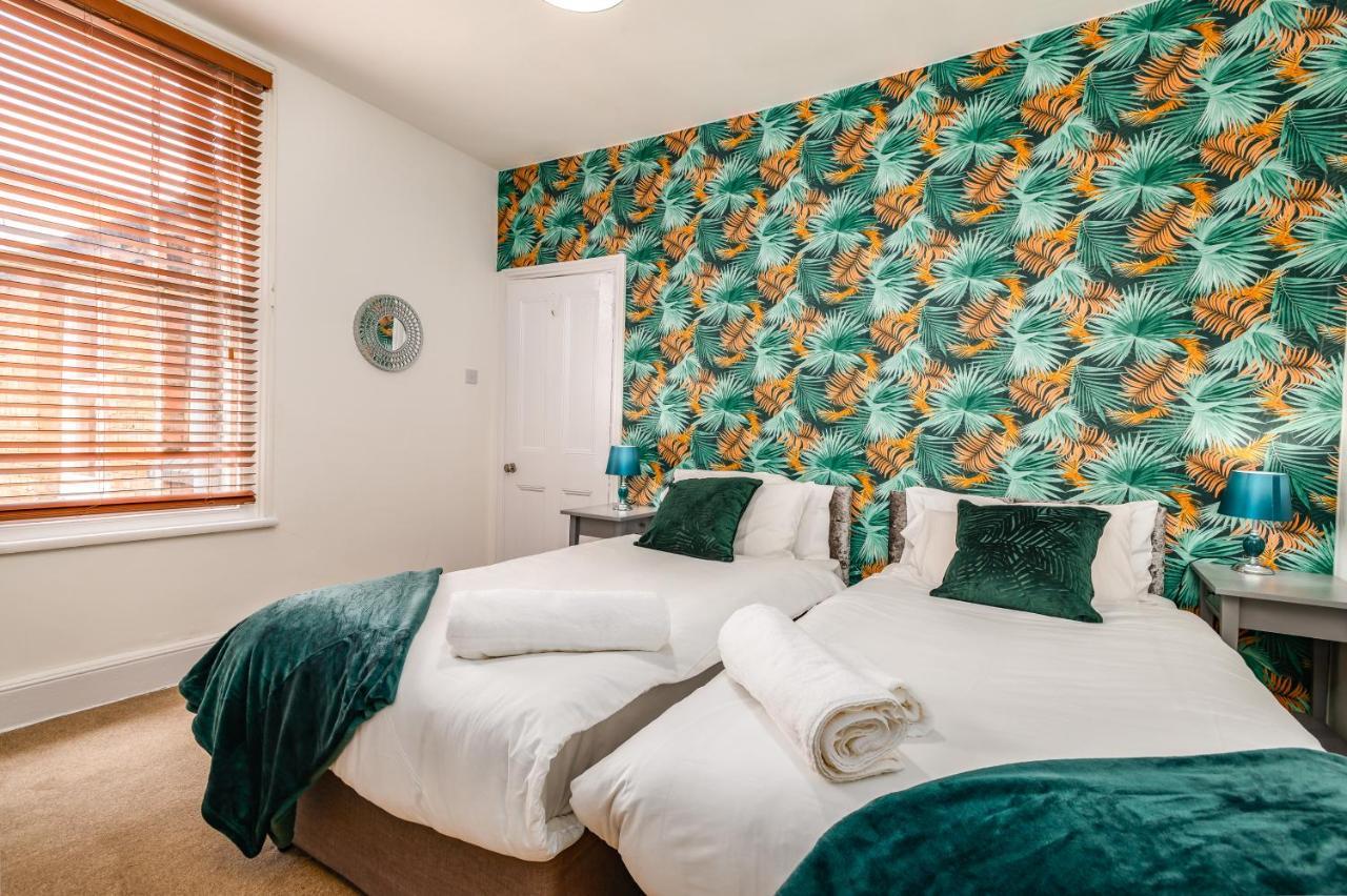 Spacious Contractor House For Large Groups - Private Parking Northampton Esterno foto