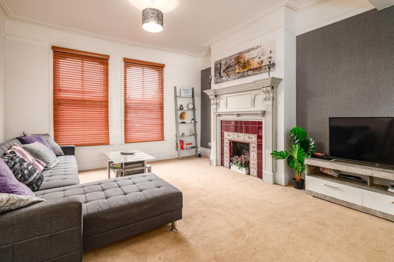 Spacious Contractor House For Large Groups - Private Parking Northampton Esterno foto