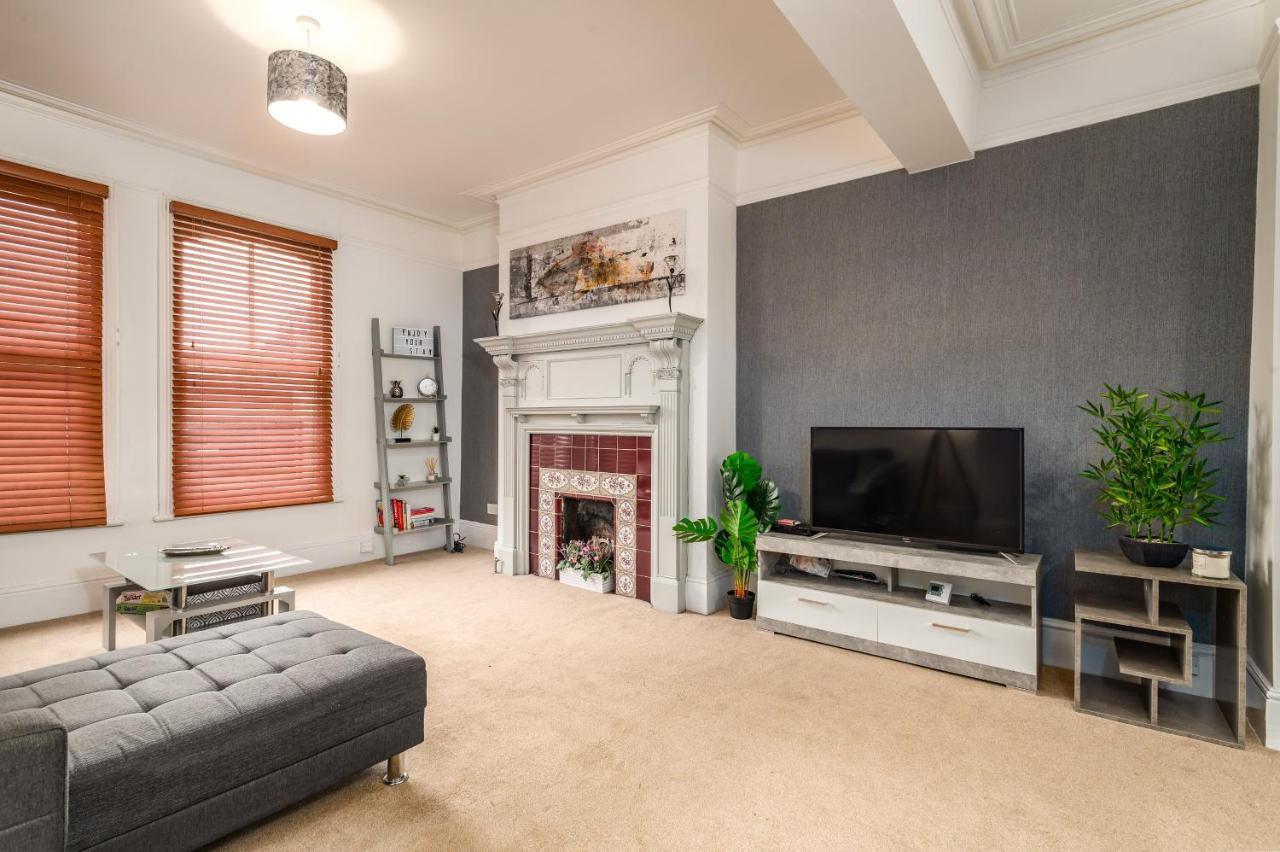 Spacious Contractor House For Large Groups - Private Parking Northampton Esterno foto