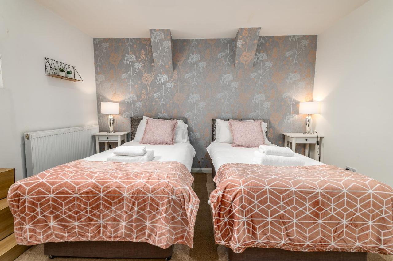 Spacious Contractor House For Large Groups - Private Parking Northampton Esterno foto
