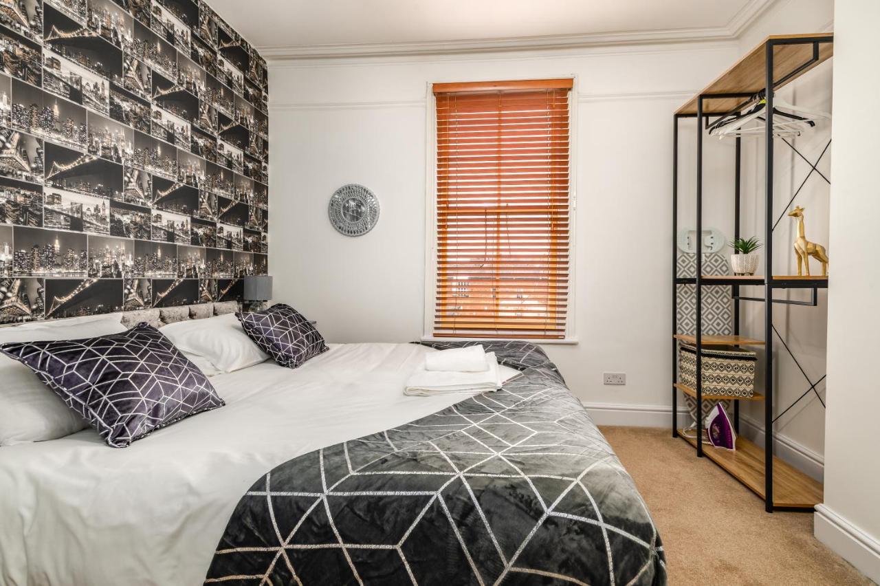 Spacious Contractor House For Large Groups - Private Parking Northampton Esterno foto