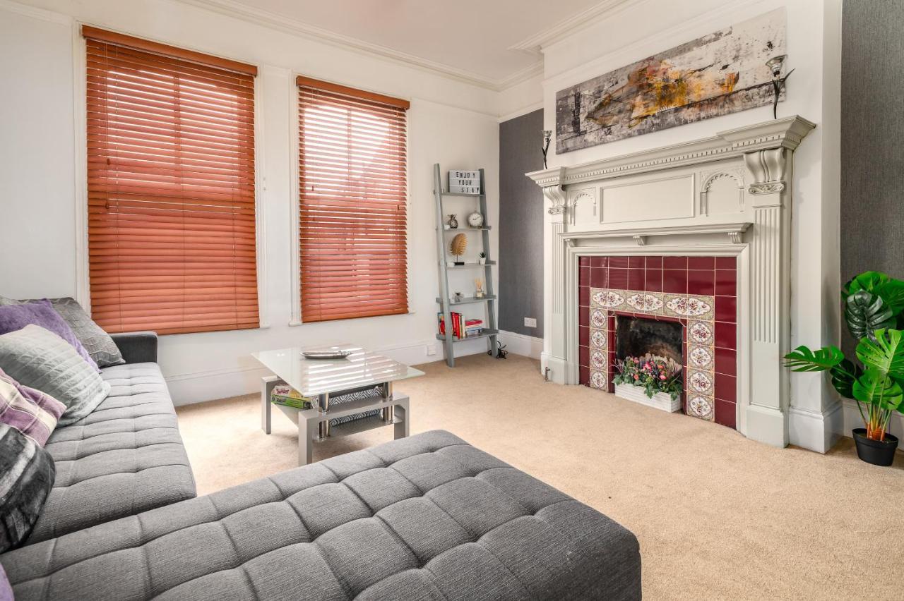 Spacious Contractor House For Large Groups - Private Parking Northampton Esterno foto