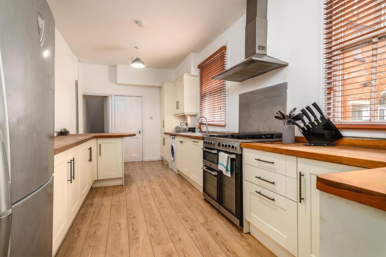 Spacious Contractor House For Large Groups - Private Parking Northampton Esterno foto