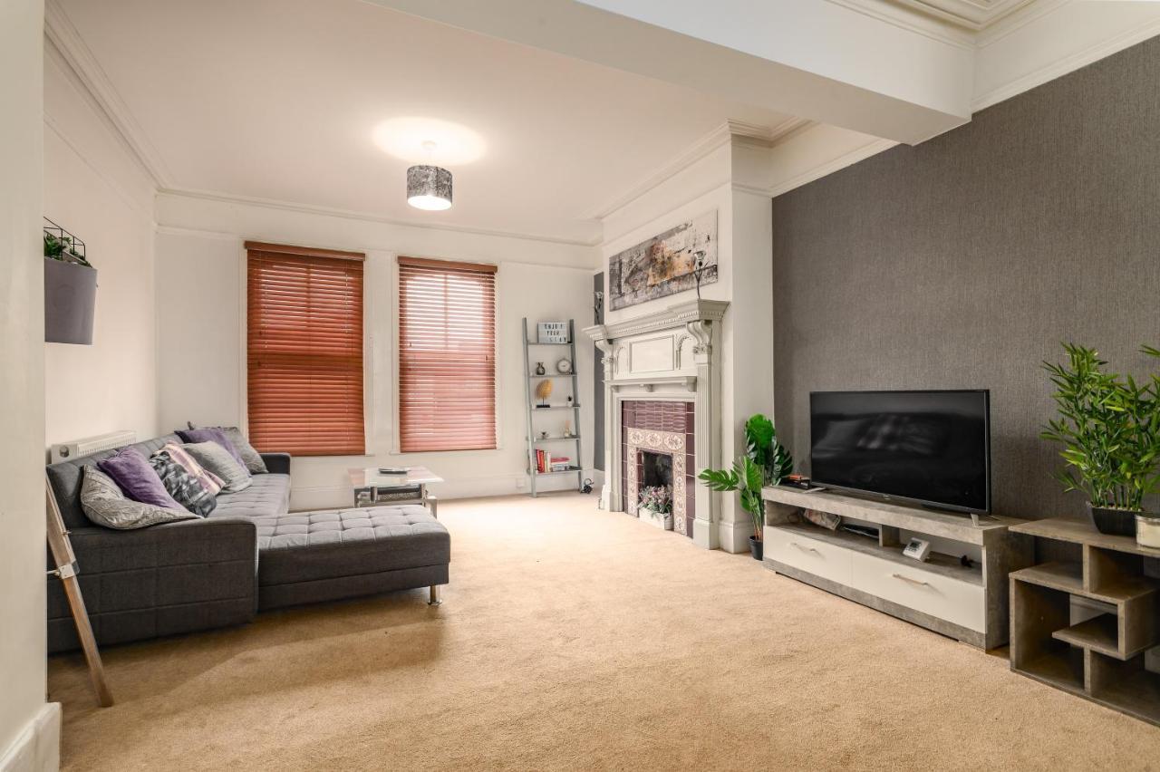 Spacious Contractor House For Large Groups - Private Parking Northampton Esterno foto
