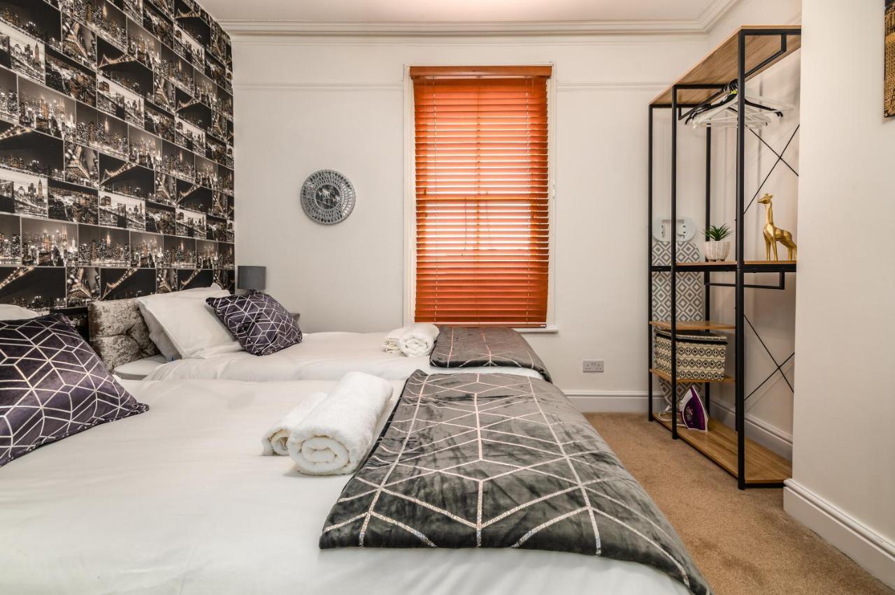 Spacious Contractor House For Large Groups - Private Parking Northampton Esterno foto